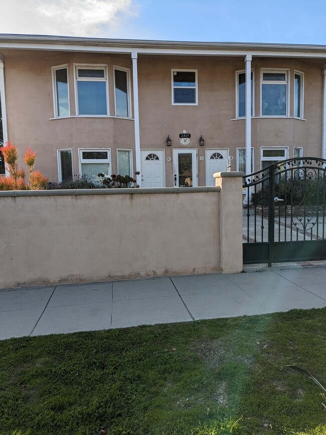 Building Photo - 2409 N Lincoln St Unit # B Rental