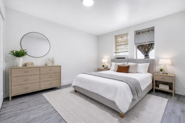 Building Photo - 1554 SW 5th St Unit 5b