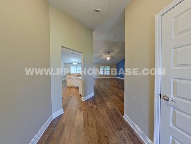 Photo - 4/2 in North Crestview: Screened Porch, Fenced Yard, Near Top Schools