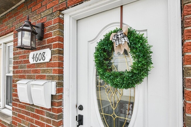 Photo - 4608 Grand Ave Unidad 2