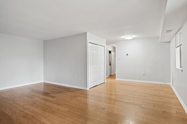 Photo - 203 Victor Pkwy Townhome