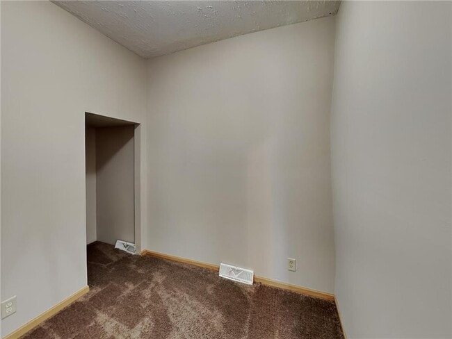 Photo - 3613 E 42nd St