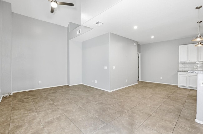 Photo - 2027 E University Dr