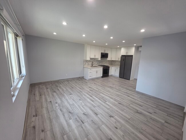 541 E Palmer Ave