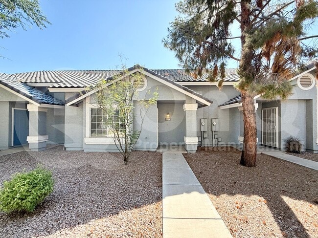 Building Photo - 860 N McQueen Rd Rental