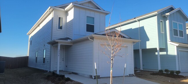Building Photo - NEWLY BUILT 3 bedroom 2.5 Bath for Rent Rental