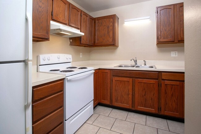 Building Photo - Two Bedroom Ground Floor Unit 1