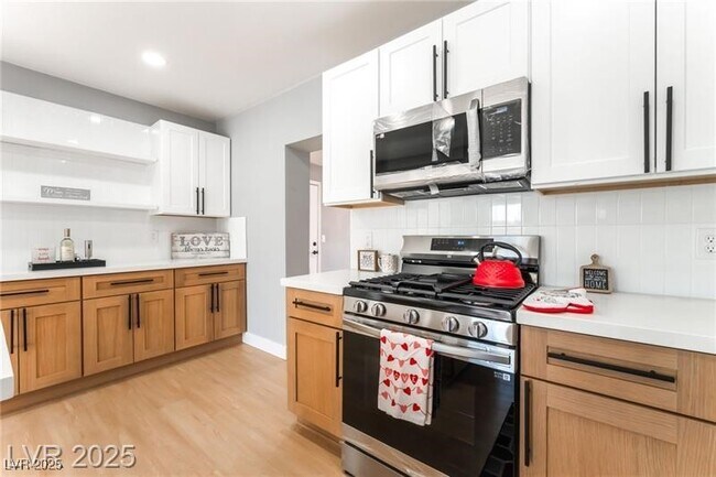 Photo - 915 Melrose Dr