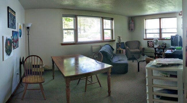 Building Photo - 2076 Como Ave Rental
