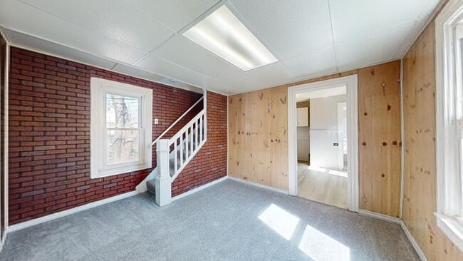Building Photo - 3123 W 58th St Unit Back House