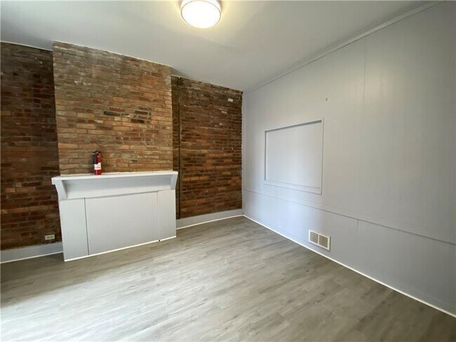 Photo - 271 N Dithridge St