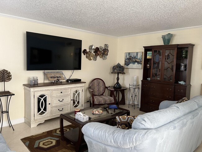 Photo - 183 Normandy Ln