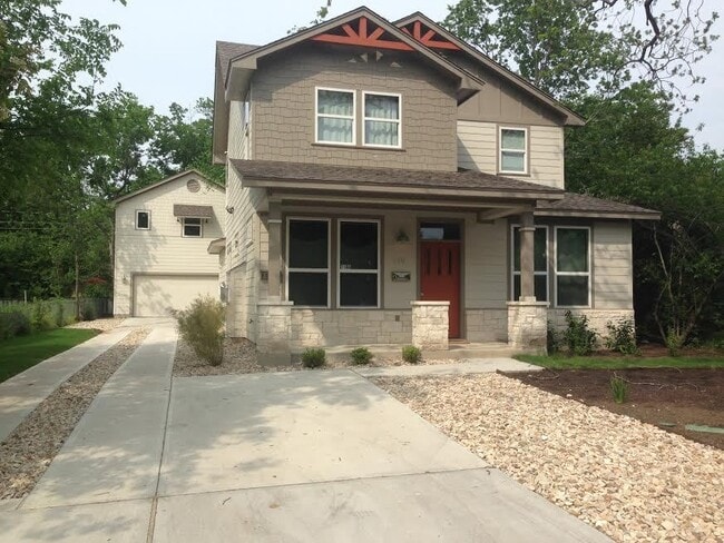 5 Bed/3 Bath House near Campus - 5 Bed/3 Bath House near Campus