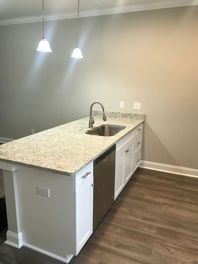 Photo - 3 Bedroom Townhome in Hickory