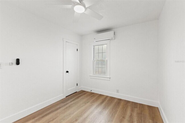 Photo - 2008 Oakwood Ave