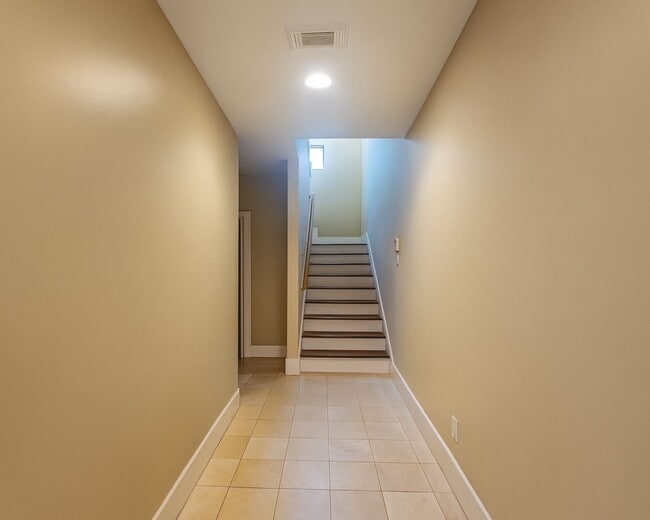 Photo - 404 Parker St