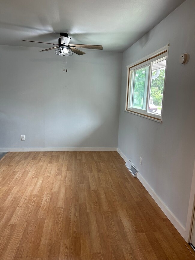 Photo - 1075 Gillingham Rd