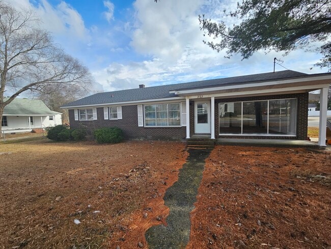 Photo - 202 N Caswell St