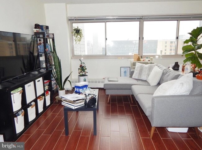 Photo - 2101 Chestnut St Unit 1717