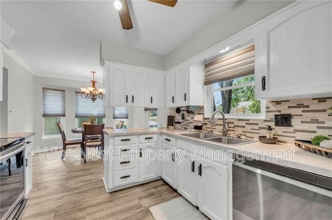 Photo - 305 NW Shamrock Ave