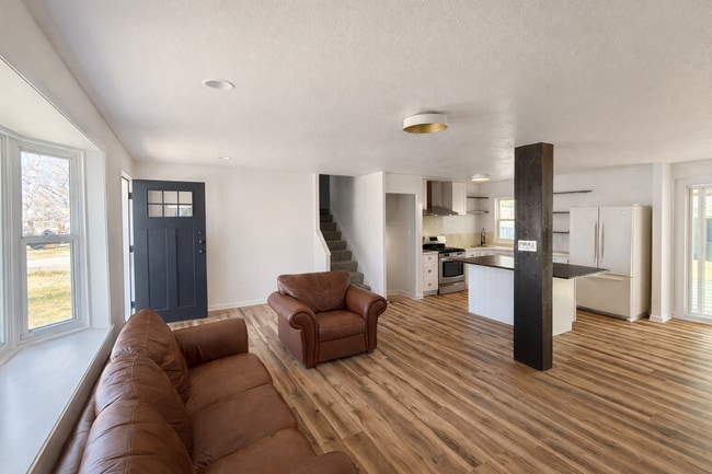 Photo - 107 Arlen St