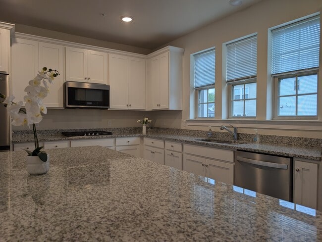 Photo - 35 Dahlia Dr