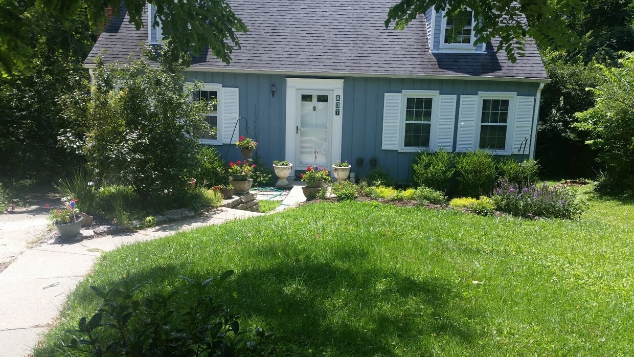 Charming and Quiet - 937 Silvoor Ln (Oxford, OH)