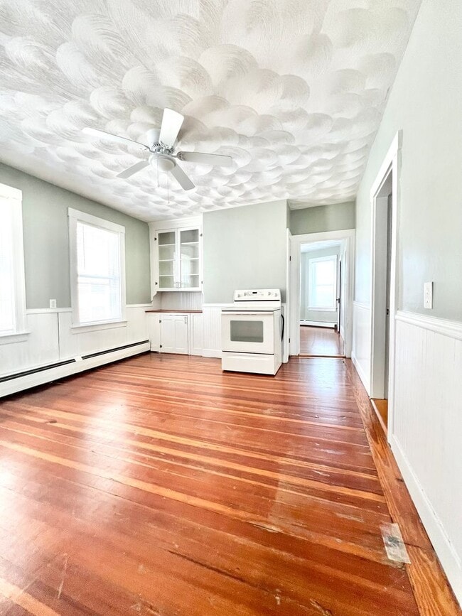 Building Photo - 89 Rochambeau Ave Unit #2