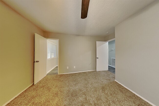 Photo - 26 Pinewood Forest Ct