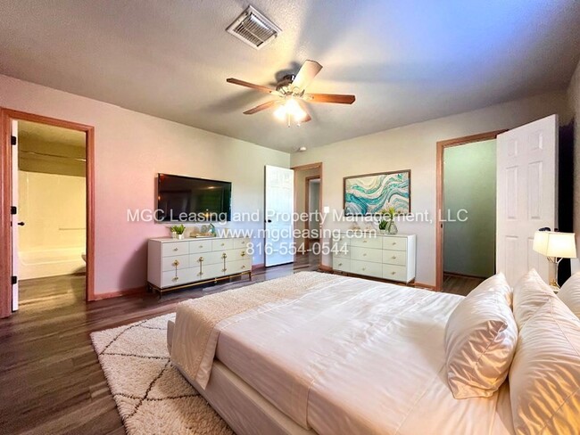 Photo - 123 SW Rock Garden Ln