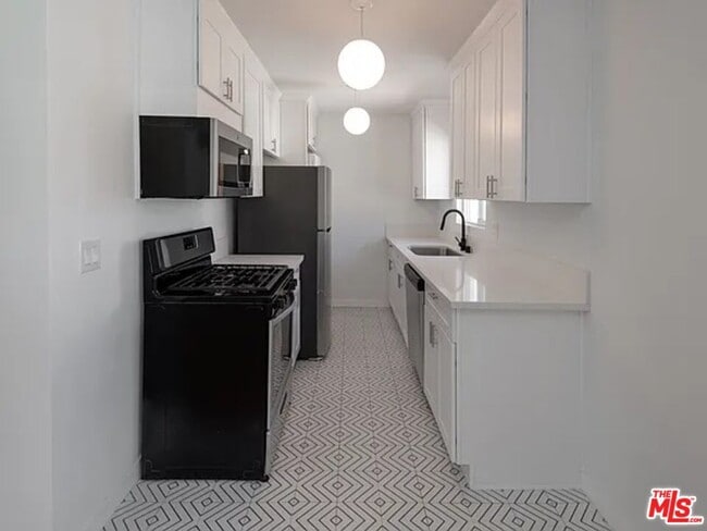 Building Photo - 2759 Redondo Blvd Rental