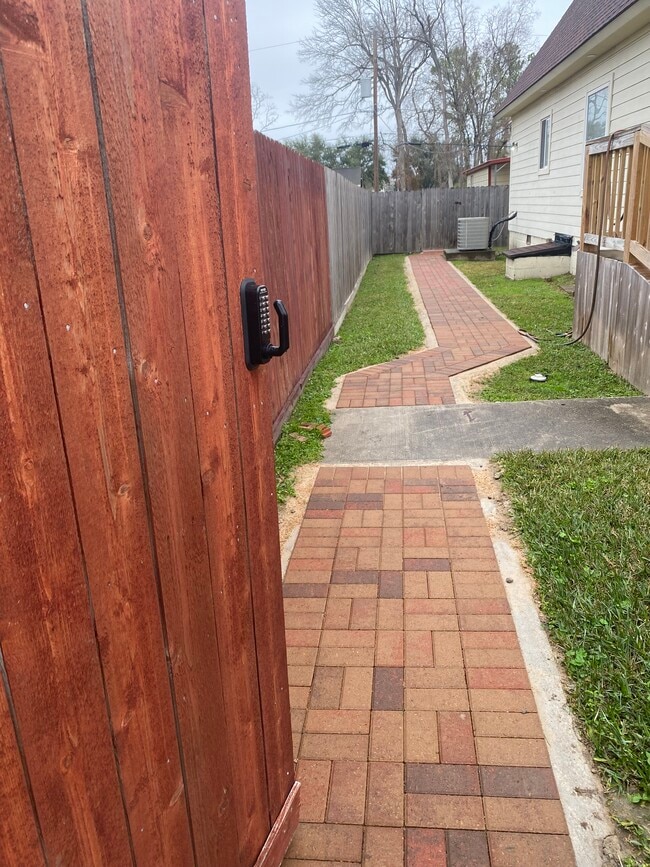 Photo - 6322 Brooklawn Dr Unit McKenzie Suite