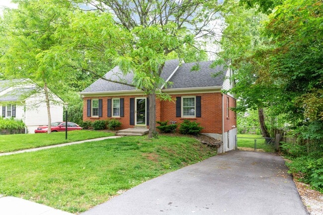 Building Photo - 657 Montclair Dr