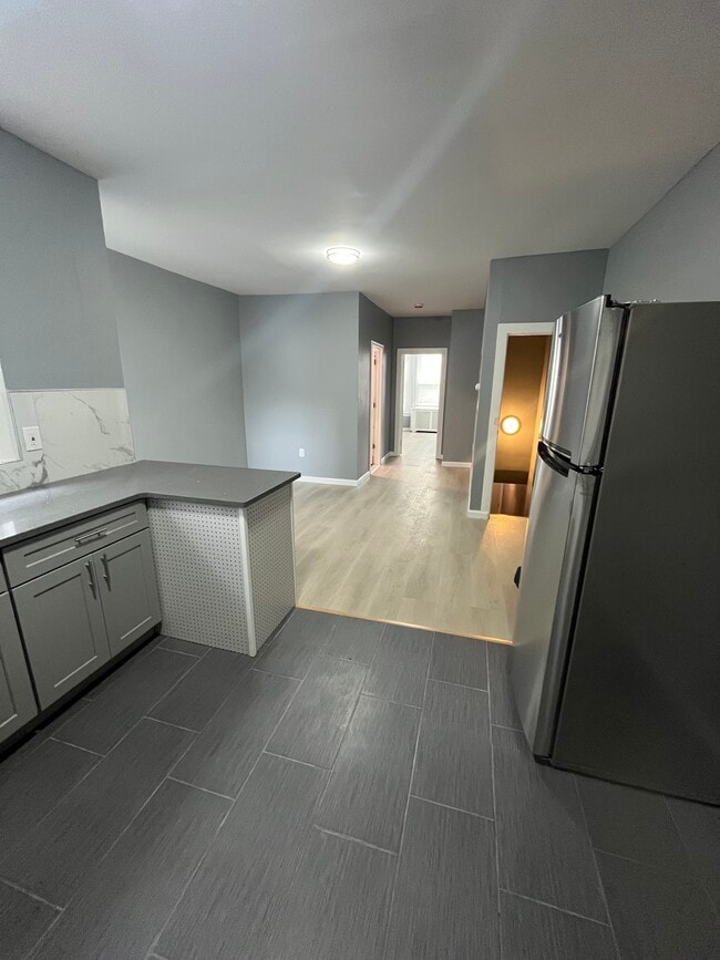 Building Photo - 5917 Spruce St Unit 2 Rental
