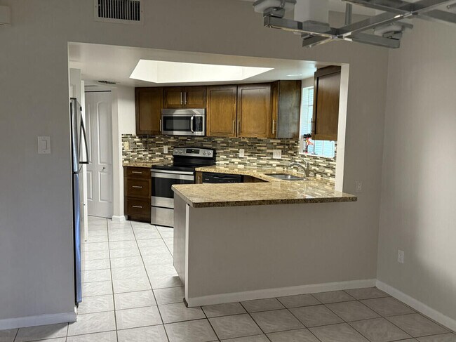 Photo - 122 Weybridge Cir