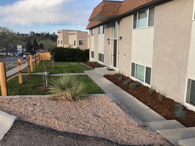 Photo - 2145 King St Unit 02