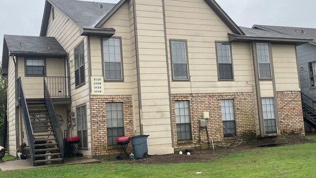 Building Photo - Nice Four plex unit upstairs in Irving.