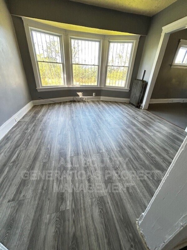 Photo - 1828 Noble Rd