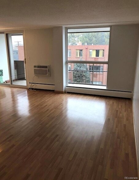 Building Photo - 799 Dahlia St Unit 304