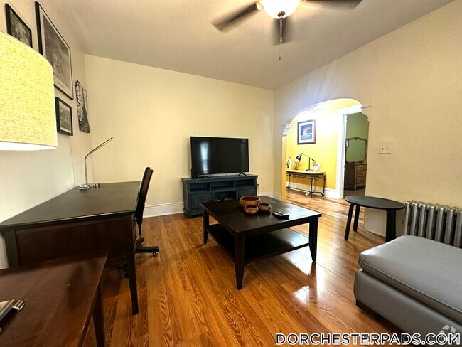 Building Photo - 32 Kingsdale St Rental