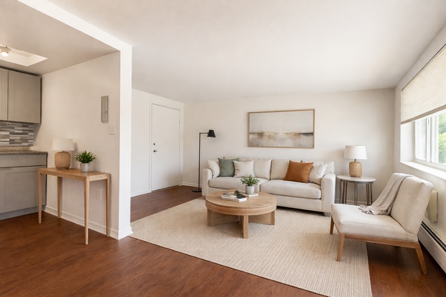 Building Photo - 809 N Dexter St Unit 308