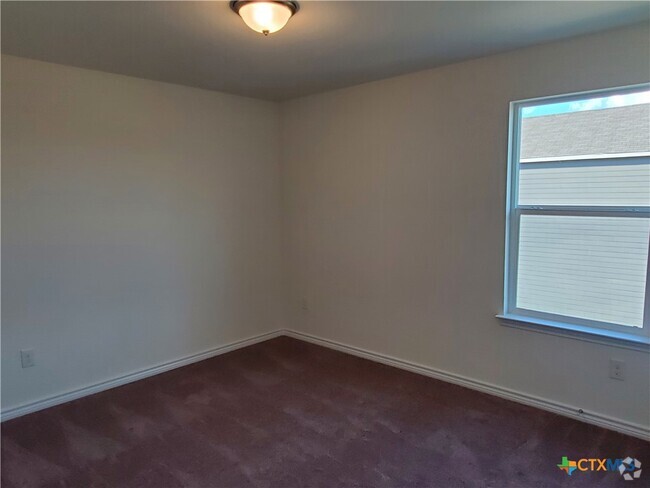 Building Photo - 4001 Woodside Dr Rental