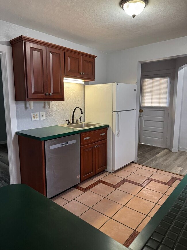 Photo - 407 Conneaut Ave Unit 407 Conneaut A (Front)