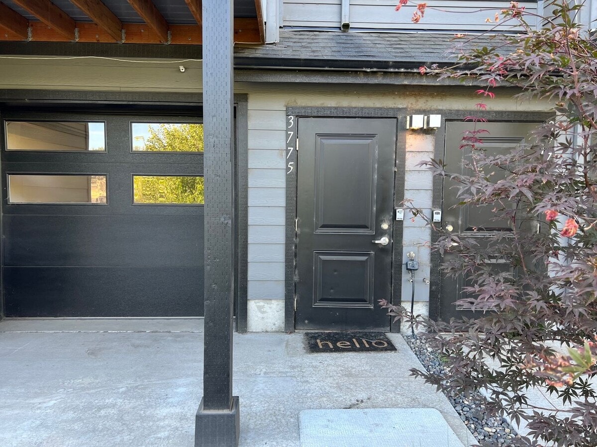 Photo - Brand New Luxury Construction with a River... Unit 3775 Klindt Dr.