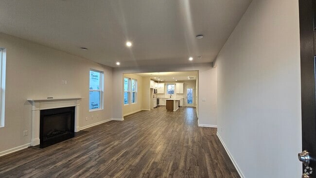 Building Photo - 5374 Bellflower Hls Rental