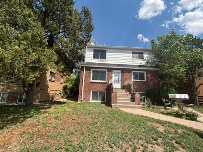 Building Photo - 1841 Crook Ave Unit 2