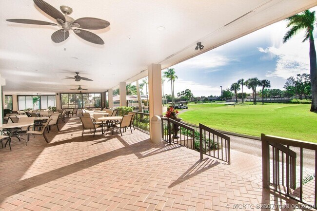 5355 10th Fairway Dr