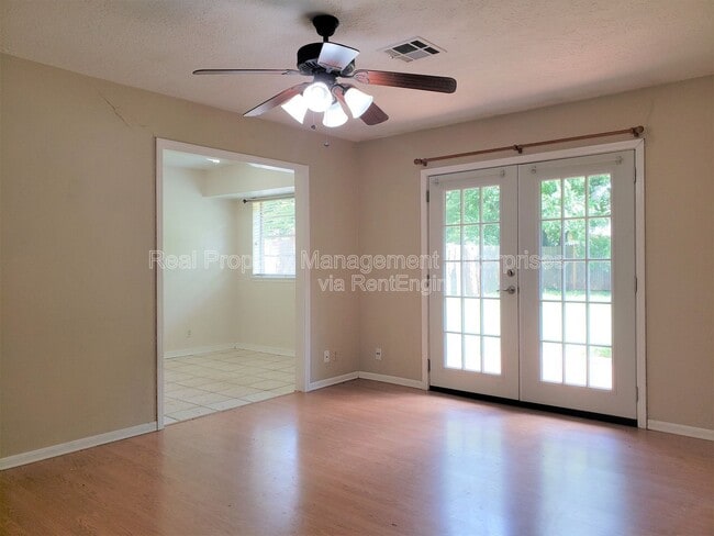 Photo - 1325 E Brooks St