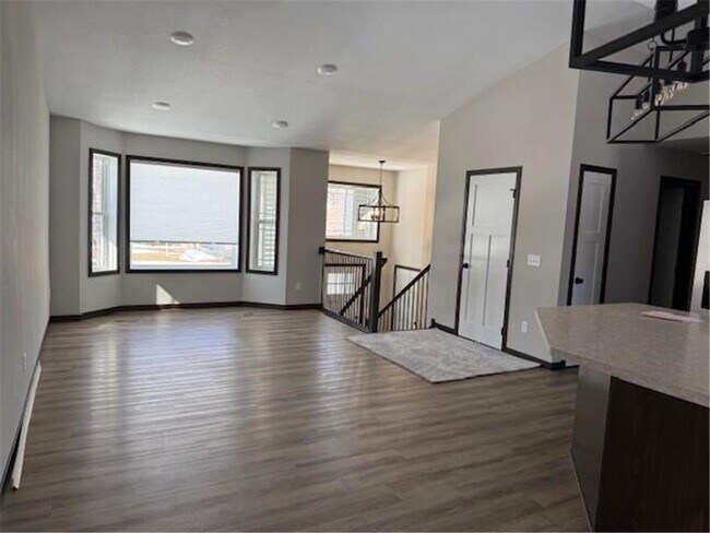 Photo - 614 Dillon Ave N