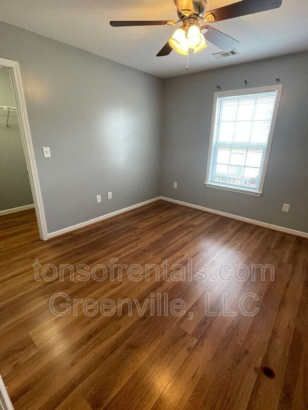 Photo - 305 Scott St